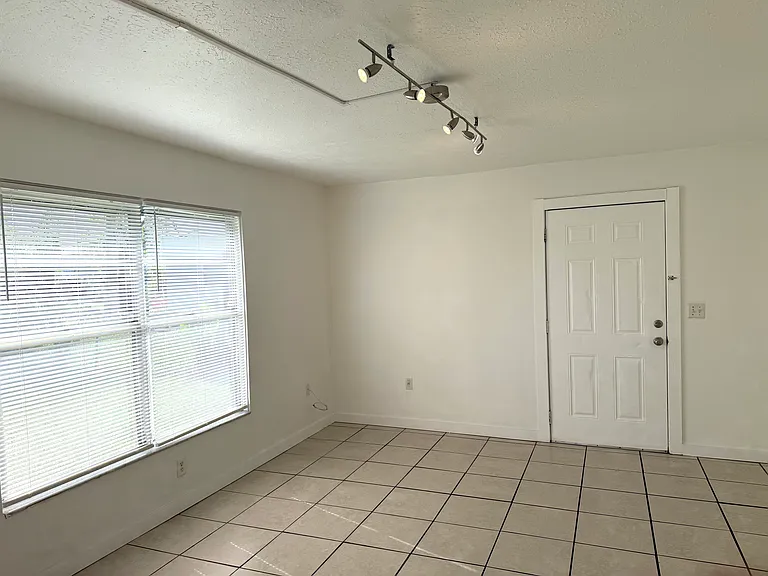 1874 Marcia St — Photo 3
