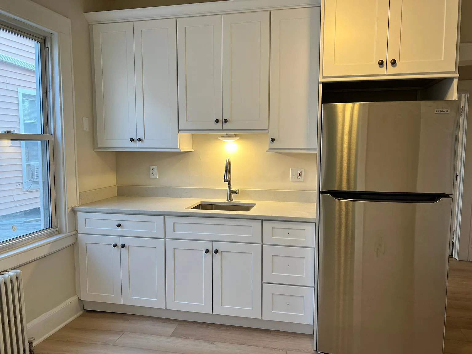 2 bed, 950 sqft, $2,400 — Photo 2