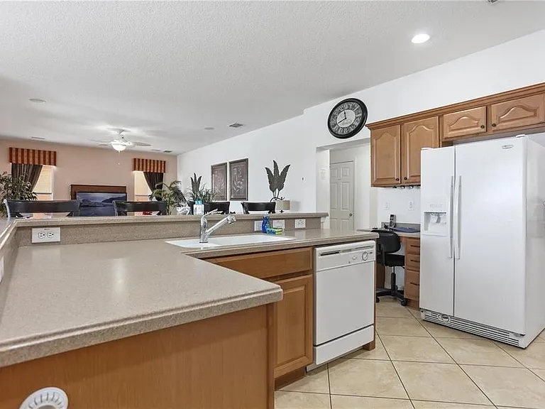 4515 Stella St — Photo 6