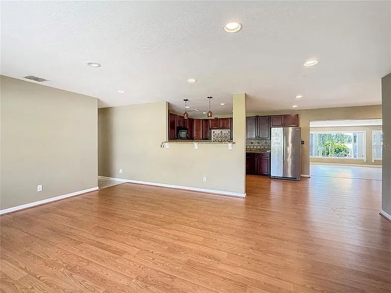 117 E Lake Roy Dr SE — Photo 3