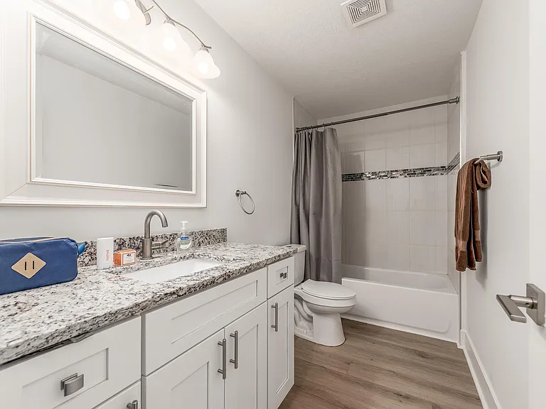 1170 SW 31st St — Photo 7