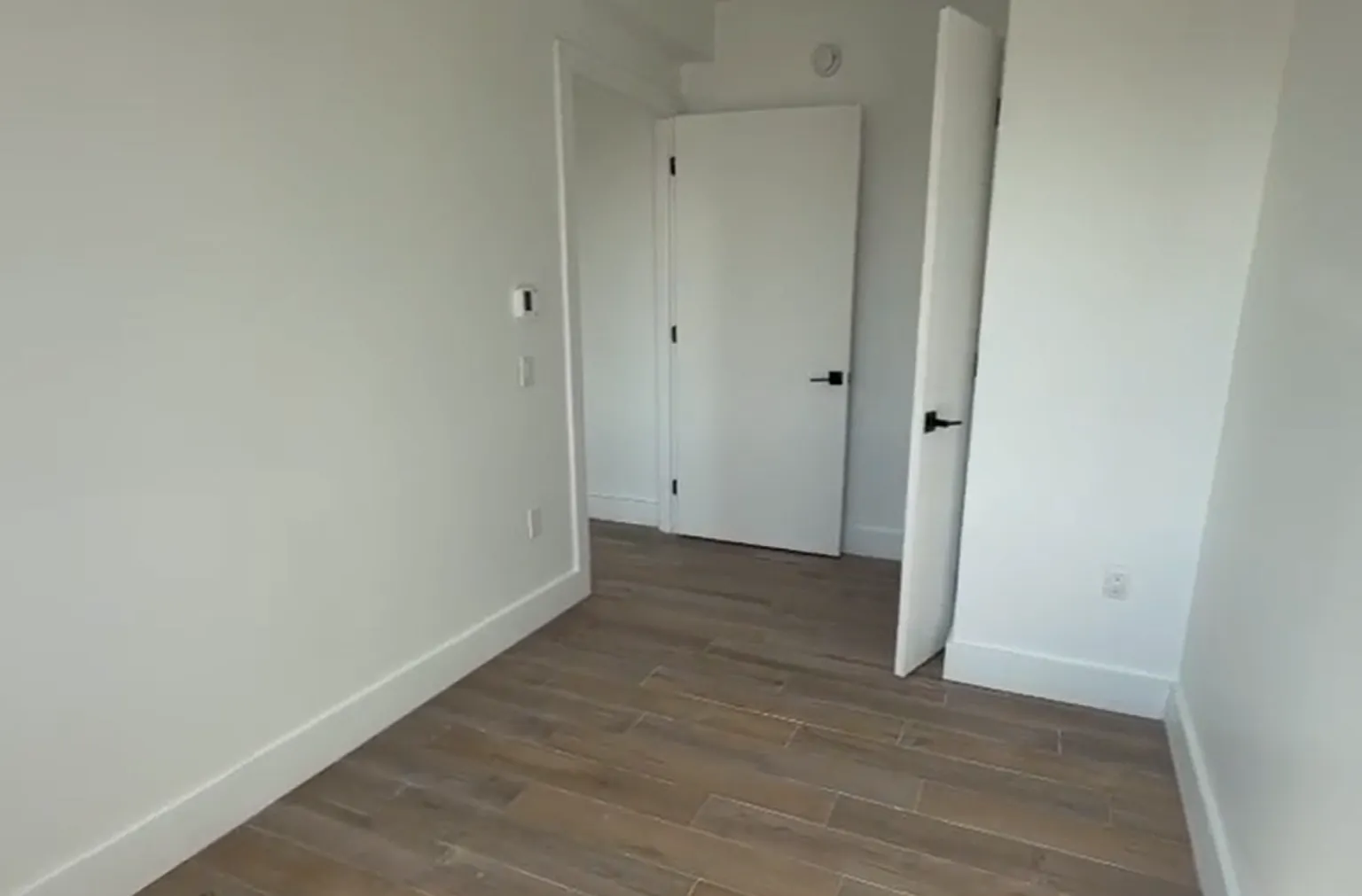 3 bed, 900 sqft, $3,373 — Photo 1