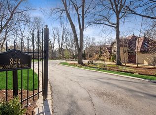 844 Woodlawn Ave, Naperville, IL