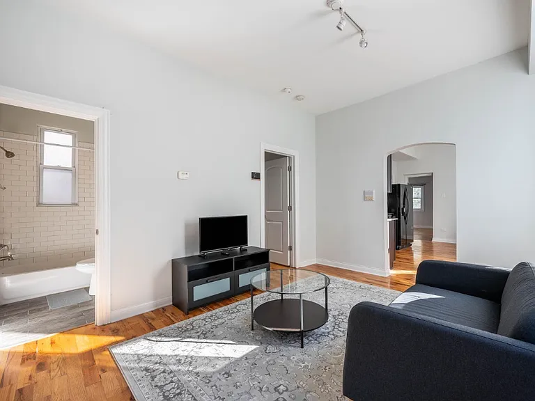 1443 N Campbell Ave #2R — Photo 4