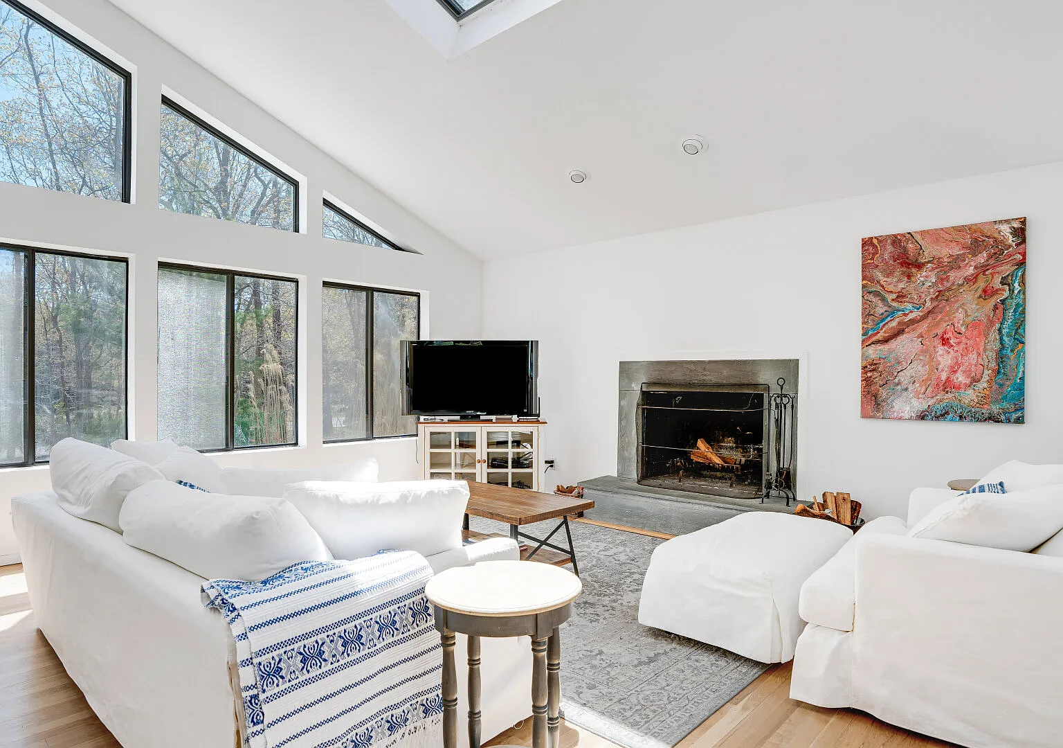 Charming East Hampton Home, private yard with fenced in pool — Photo 3