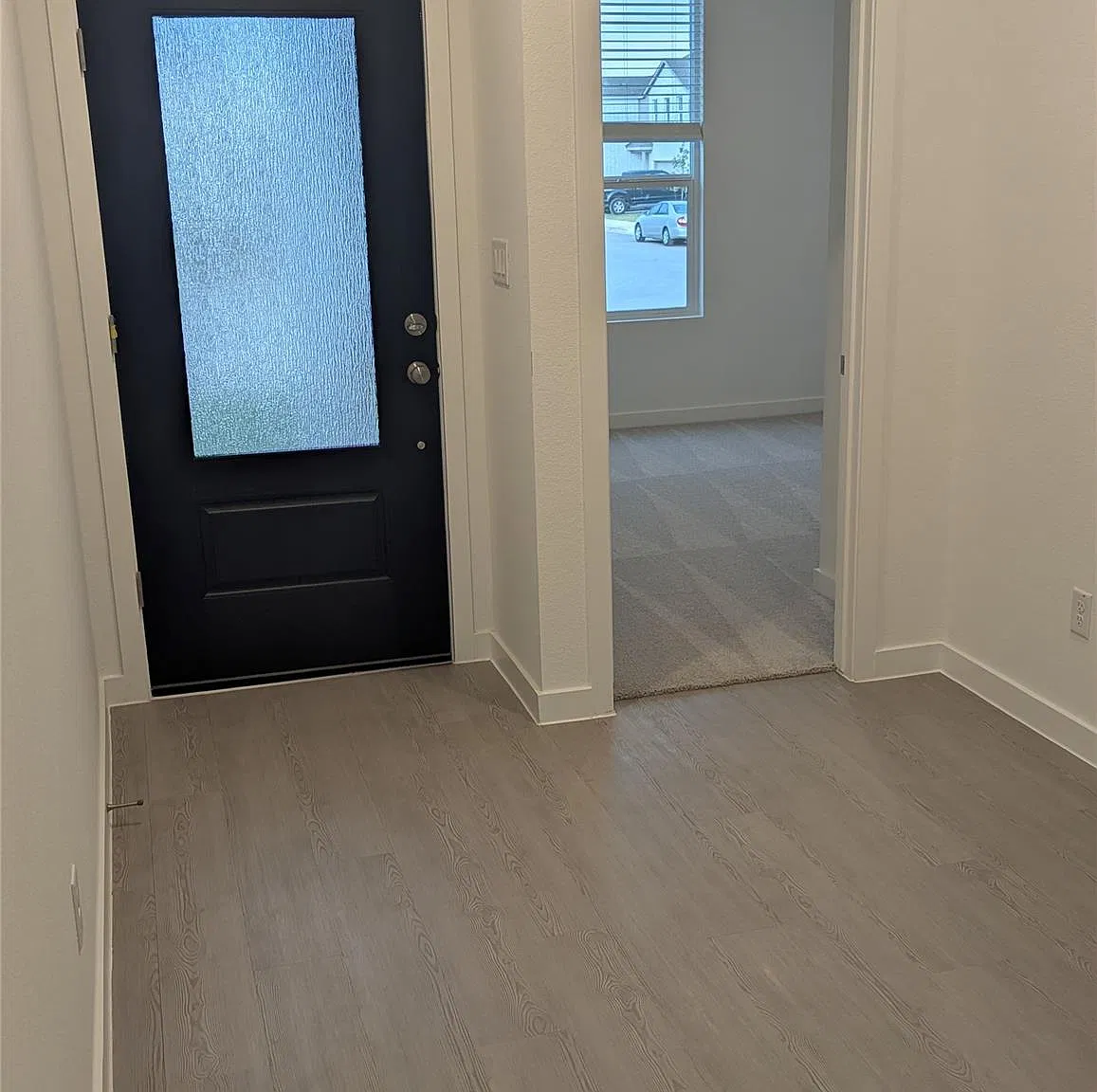 3 bed, 2.0 bath, 1715 sqft, $2,195 — Photo 2