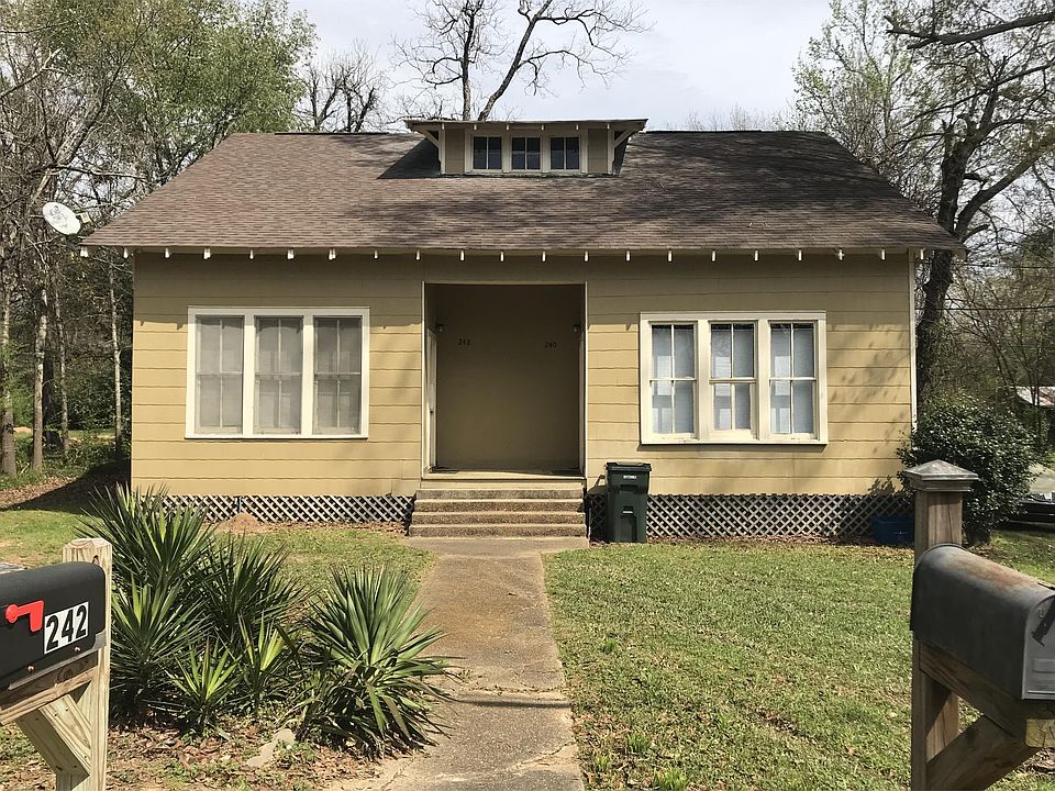 Front of Duplex- 242 is on the left.