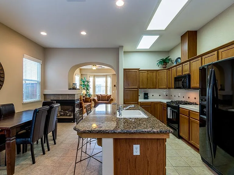 632 W Fontaine Ln — Photo 11