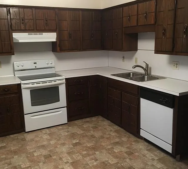 193 E Marion St — Photo 1