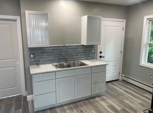 14 Rose St FLOOR 2, Cranston, RI 02920