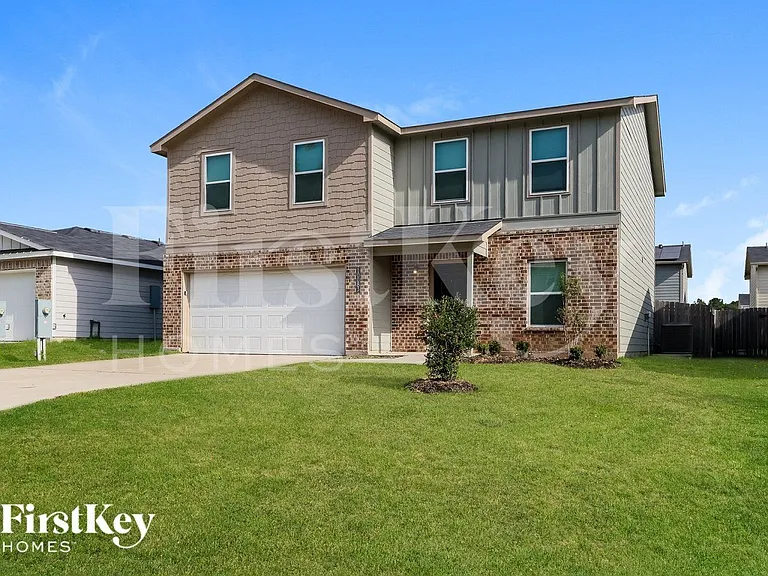 10083 Cerritos Dr — Photo 2