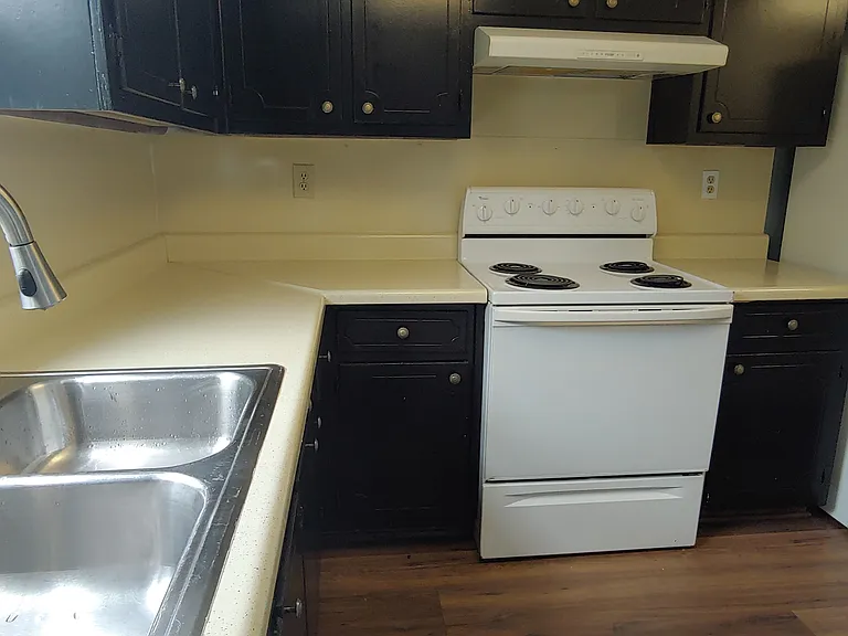 1008 Jeanette Ln — Photo 3
