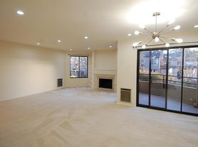 208 Lake Merced Hls