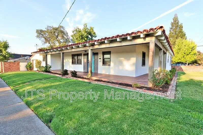 3 bed, 2.0 bath, 1379 sqft, $2,995 — Photo 2