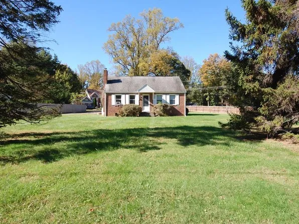 650 Walker Rd, Great Falls, VA 22066