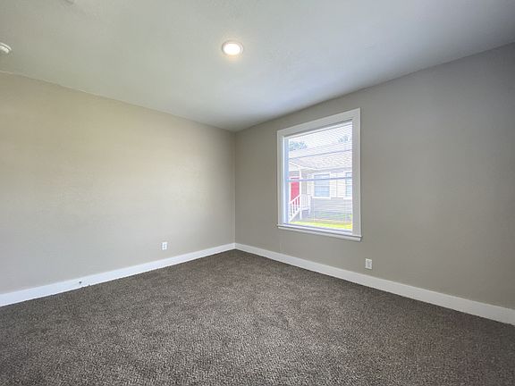 4th image of 812 Jane Dr