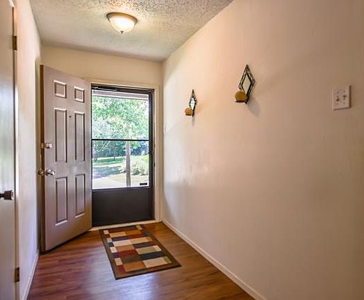 2nd image of 621 Gloria Dr