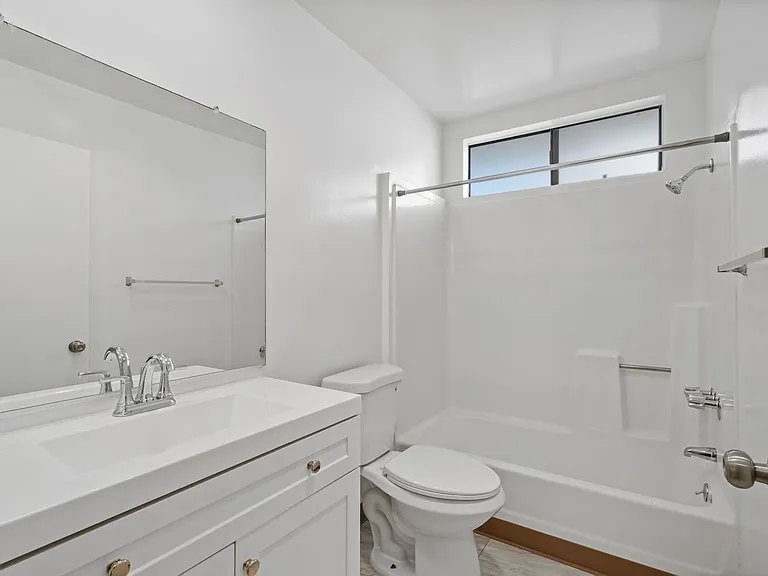 12603 Oxnard St — Photo 13