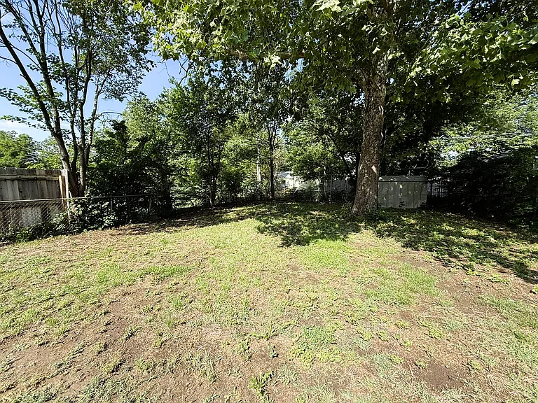 2037 S Laura Ave — Photo 23