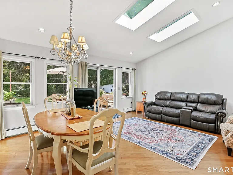 118 Lloyd Dr — Photo 3