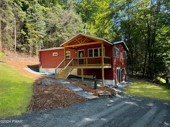 106 N Eastwood Dr, Greentown, PA 18426