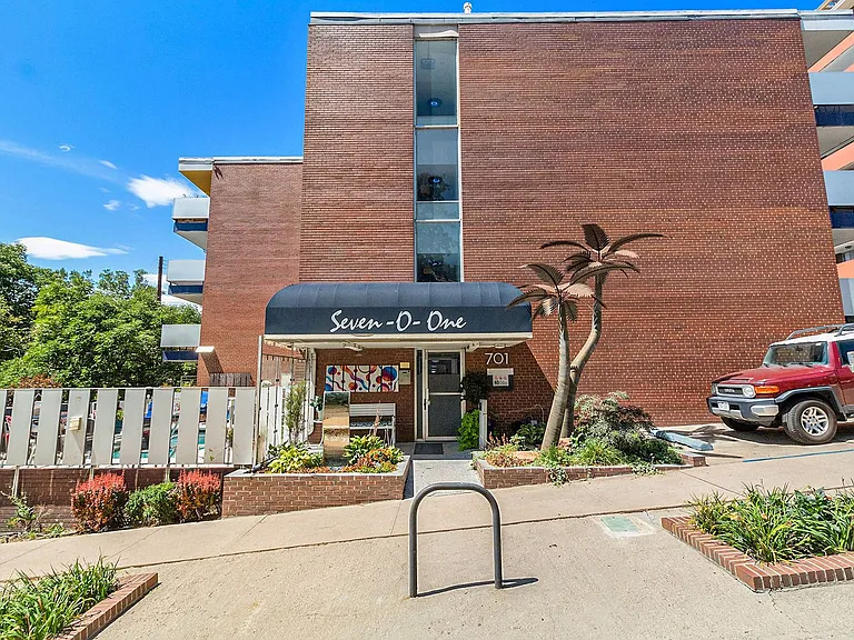 701 N Pearl St #105 — Photo 19