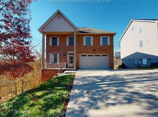 901 Suncrest Rd, Charleston, WV 25303