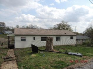 107 Warwick Ln, Oak Ridge, TN 37830