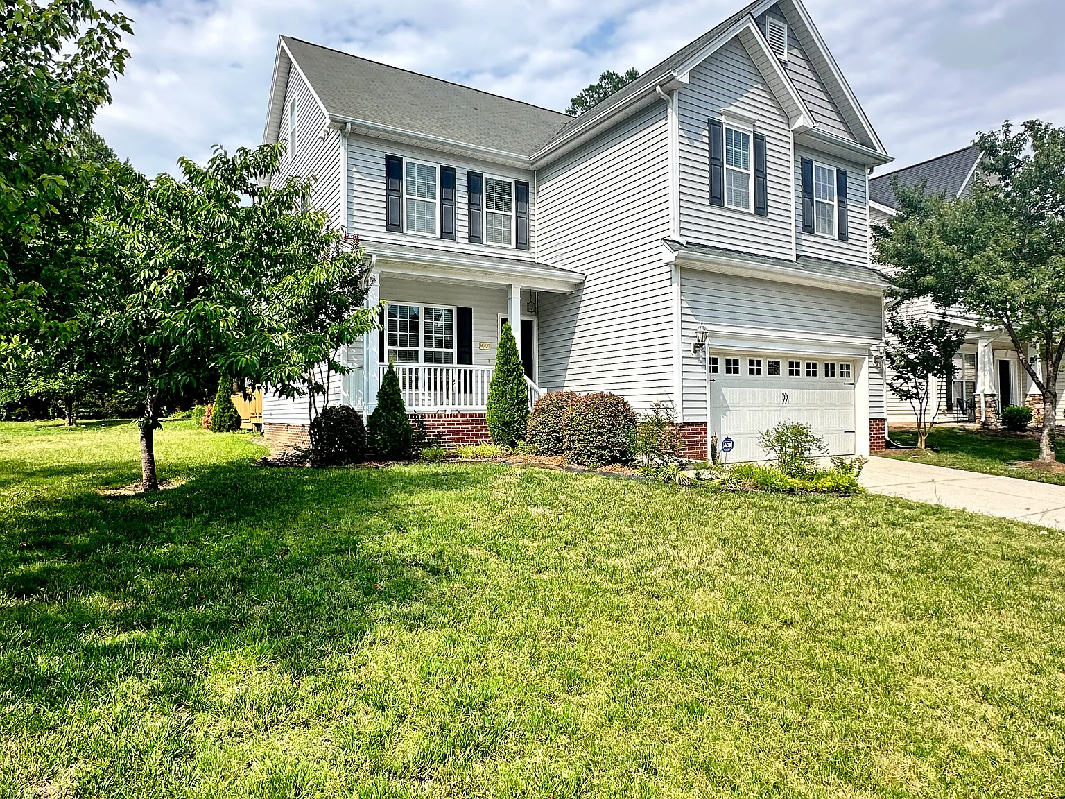 5 bed, 3.5 bath, 2615 sqft, $2,495 — Photo 2