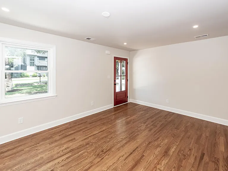 17 Vincent Dr #B — Photo 7