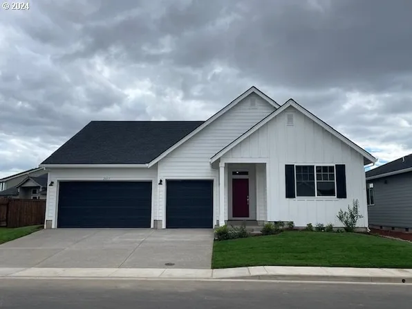 2457 W 15th Ave #119, Junction City, OR 97448