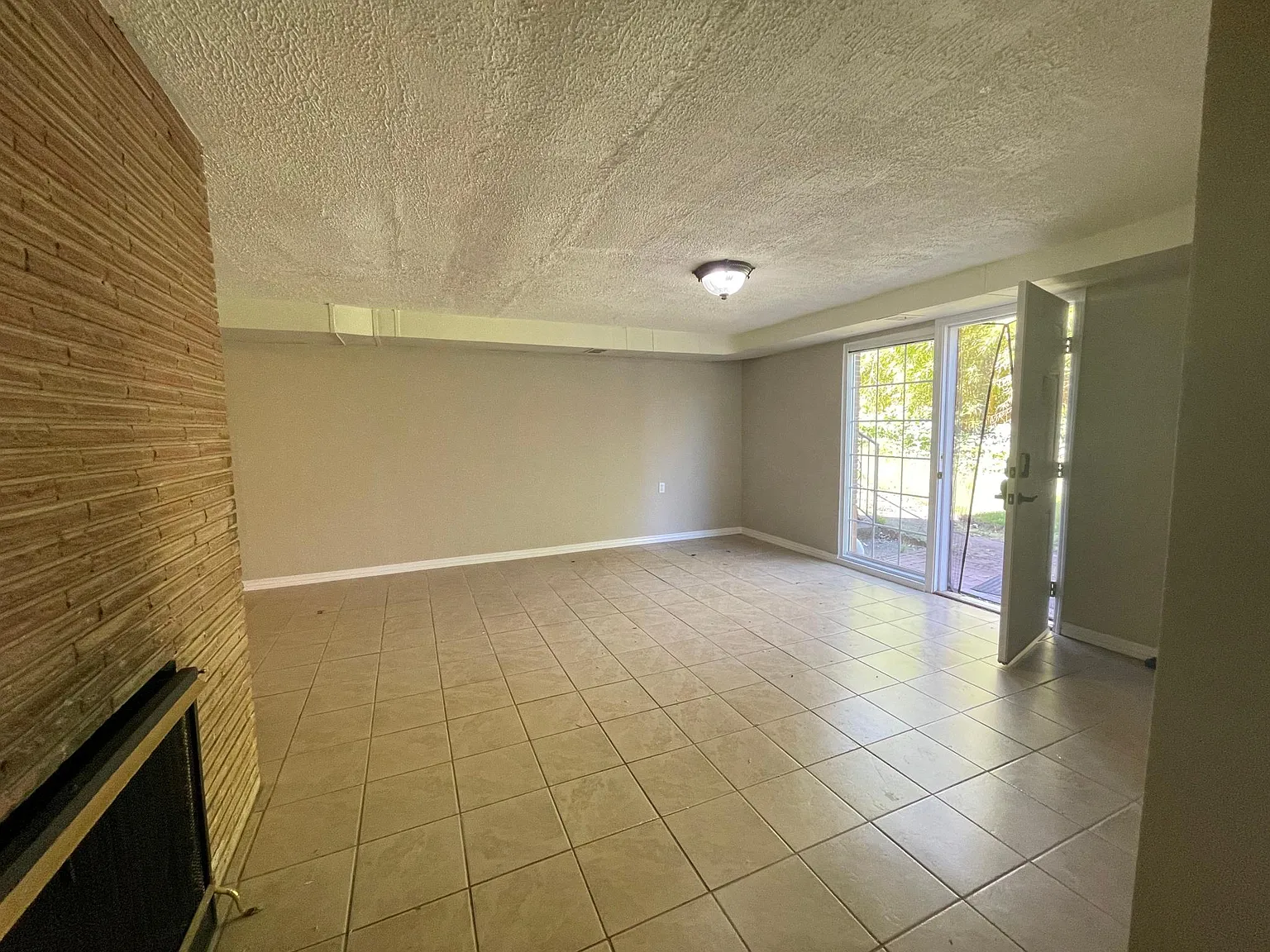 2 bed, 840 sqft, $1,650 — Photo 4