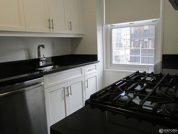 3rd image of 155 W 68th St APT 2126