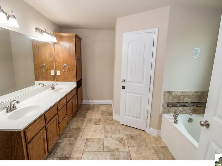 1128 Pheasant Cir — Photo 12