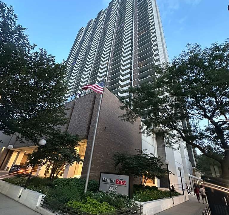 1st image of 6033 N Sheridan Rd APT 39E