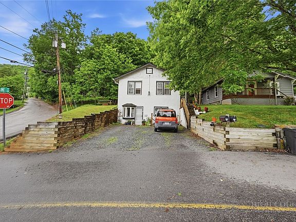 3rd image of 105 Summit Street
