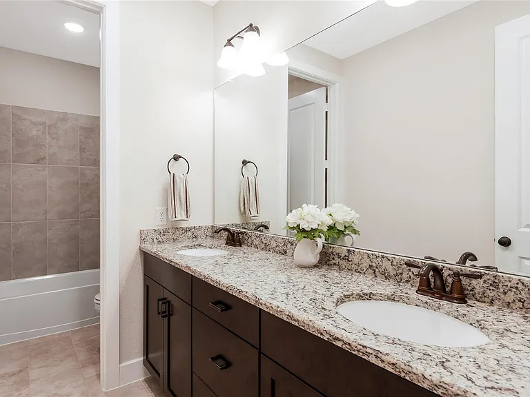 9211 Lowell Cliff Dr — Photo 32