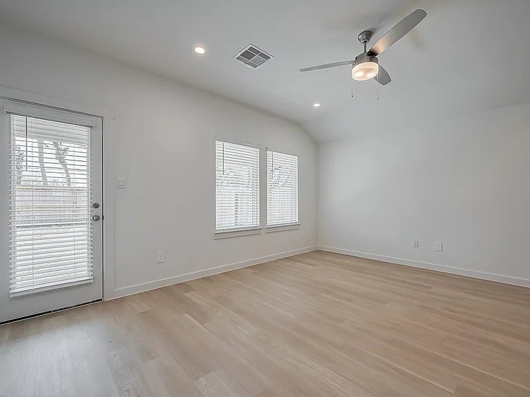 1535 Merulana Ln — Photo 8
