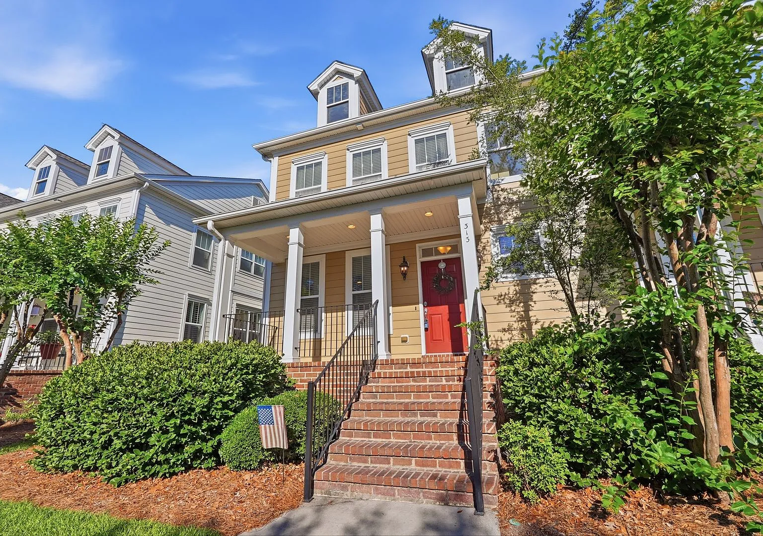 313 Lakeview Drive — Photo 3