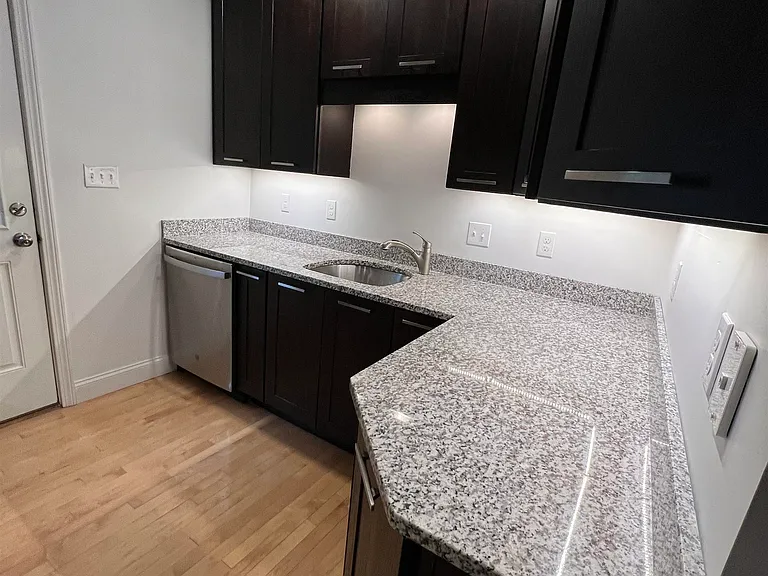 185 Madison St #1 — Photo 12