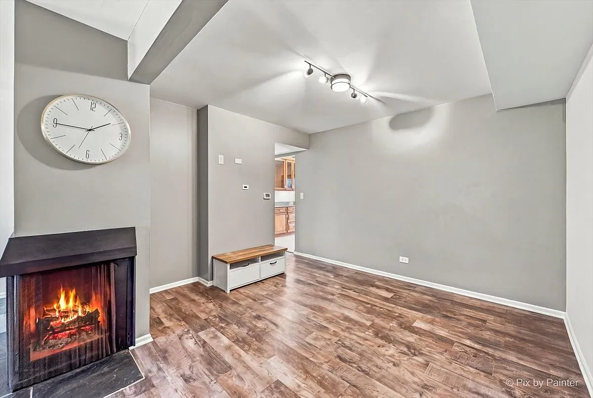 3 bed, 1.5 bath, 1300 sqft, $2,650 — Photo 2