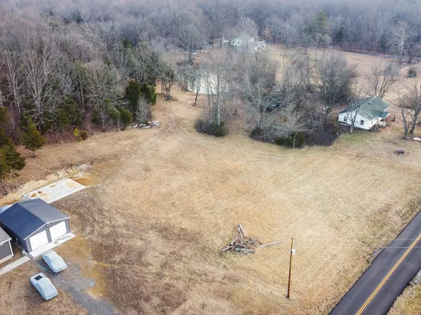 1672 Rabe Coats Rd, Westmoreland, TN 37186