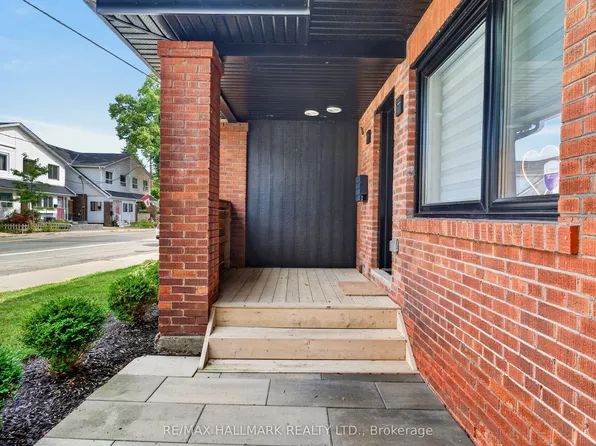 1709 Dundas St E, Toronto, ON M4L 1L7