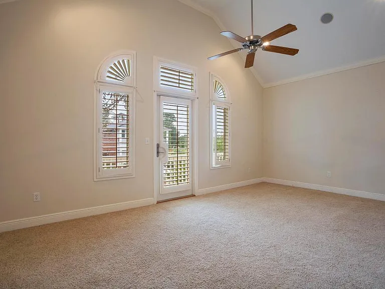 7516 Pinehurst Ct — Photo 33