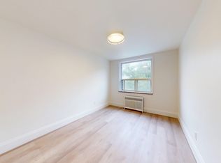 1 Marquette Ave #24, Toronto, ON M6A1X8