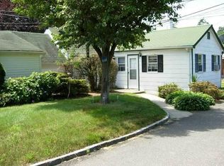 155 Piping Rock Rd, Locust Valley, NY 11560