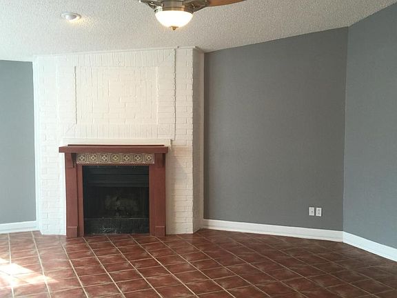 Living Room Pic 3