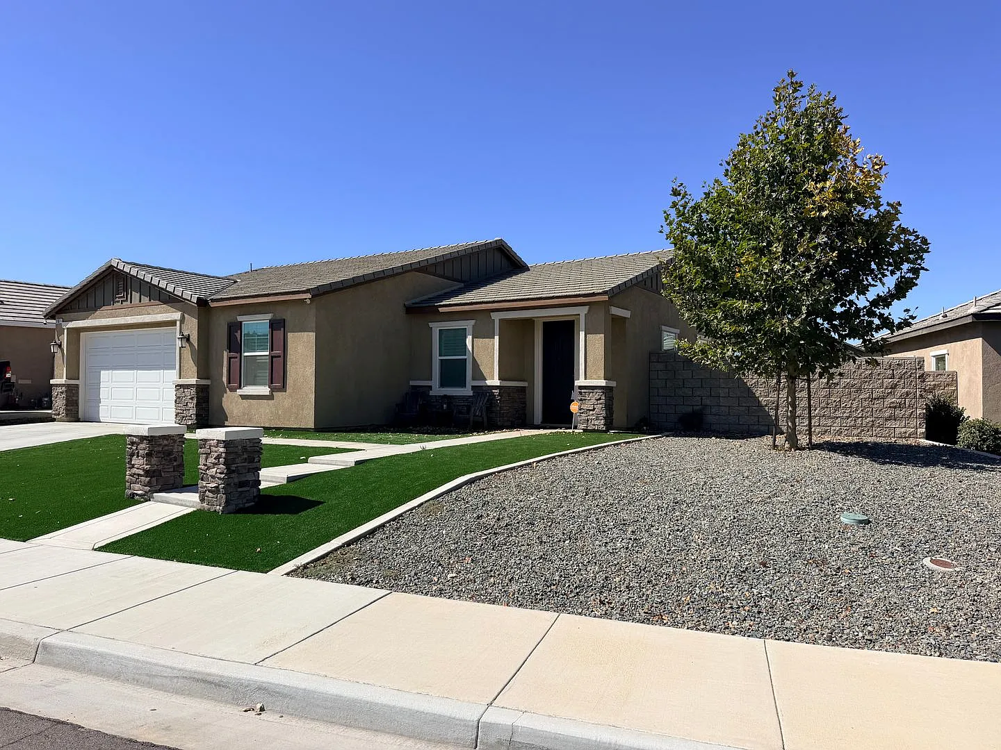 Modern Single-Story 4-Bedroom Home in Menifee — Photo 3