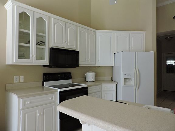 3rd image of 215 Brentwood Dr