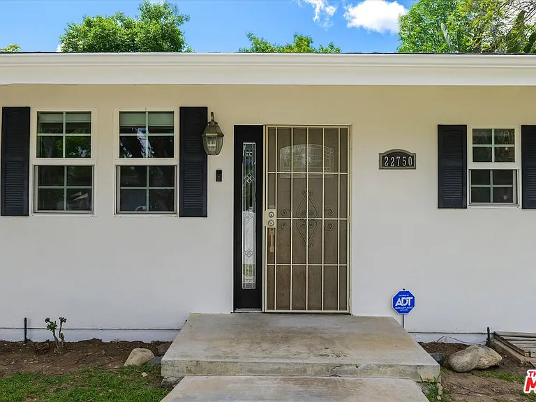 22750 Clarendon St — Photo 4